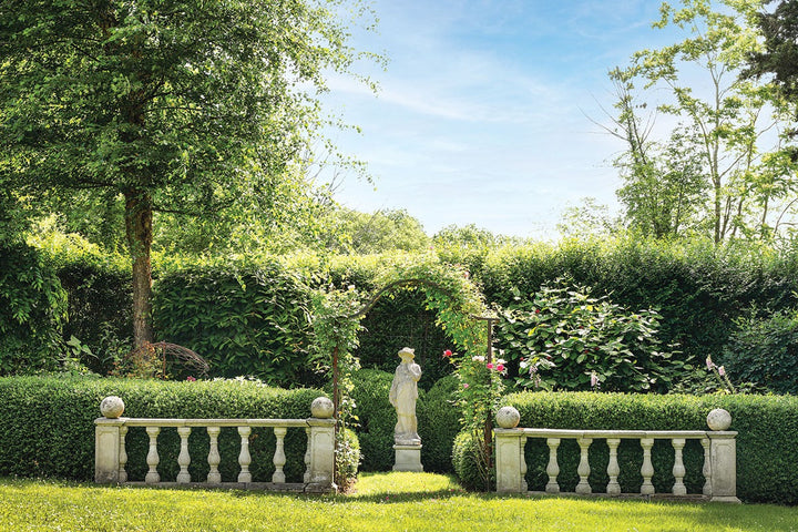 Storytelling Through Garden Statues