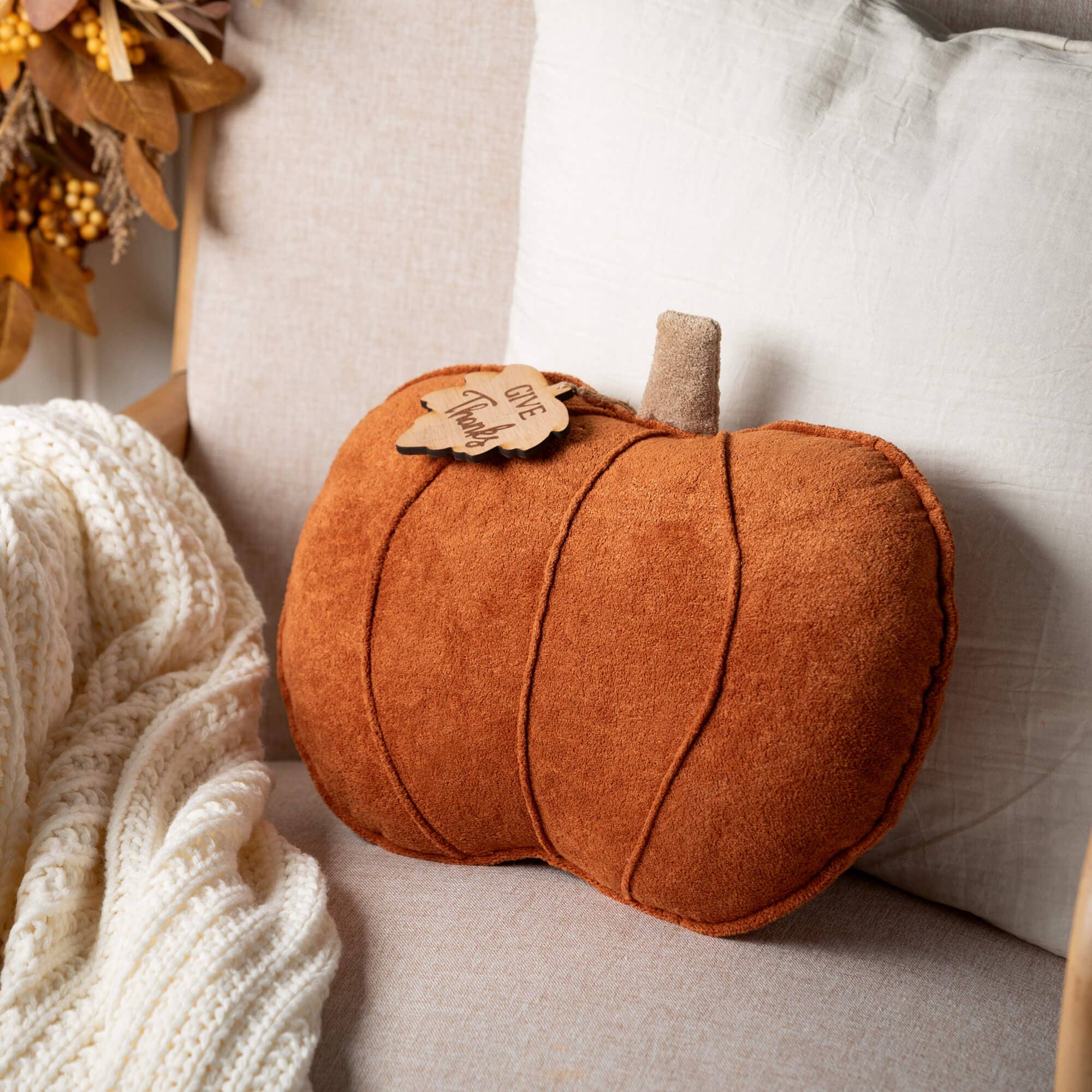 Pumpkin W/ Leaf Pillow *