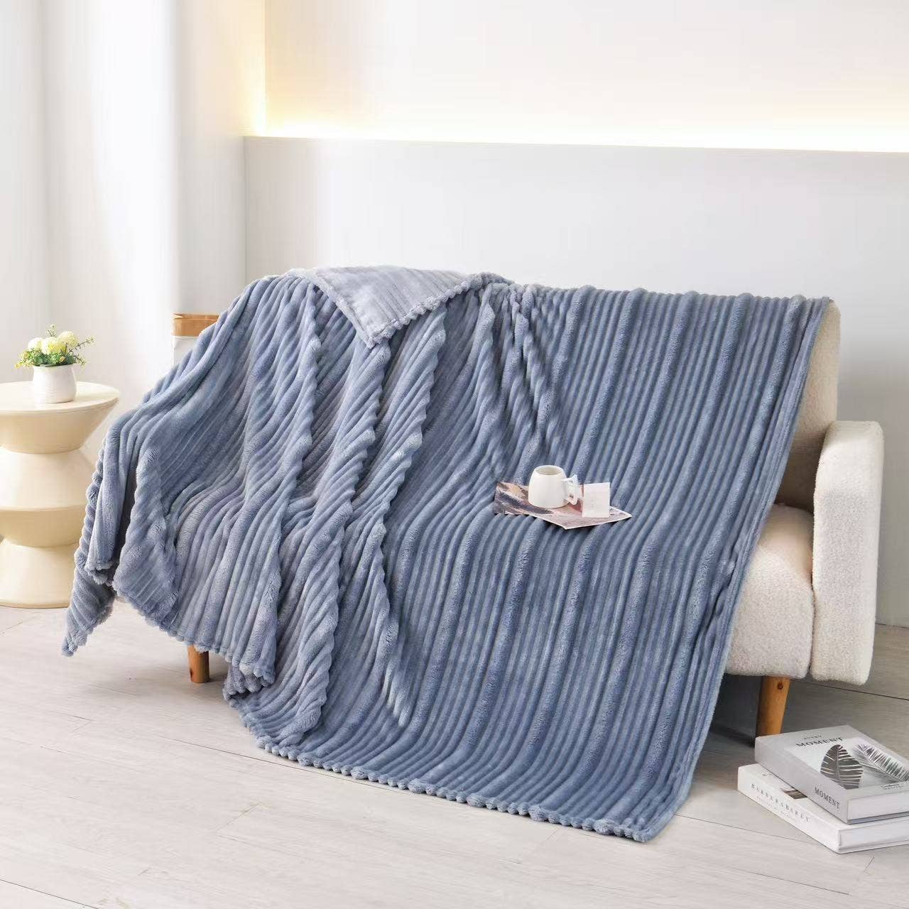 Plush Flunnel Throw – Ultra Soft Ribbed Blanket Texture *