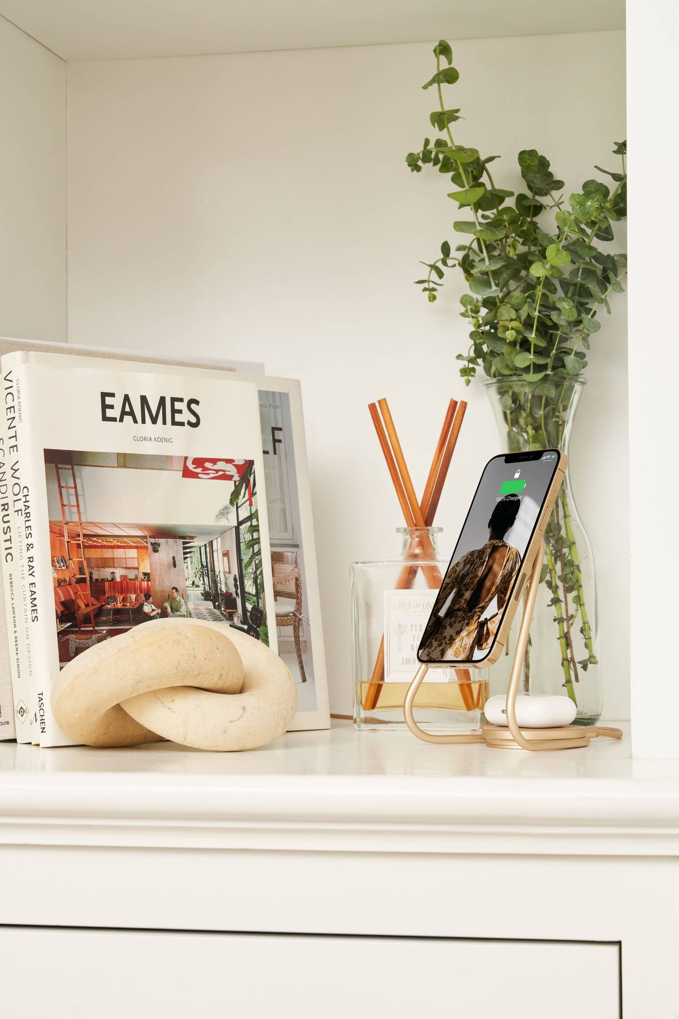 MAG:2 Leather Wireless Charger Stand - Bone *