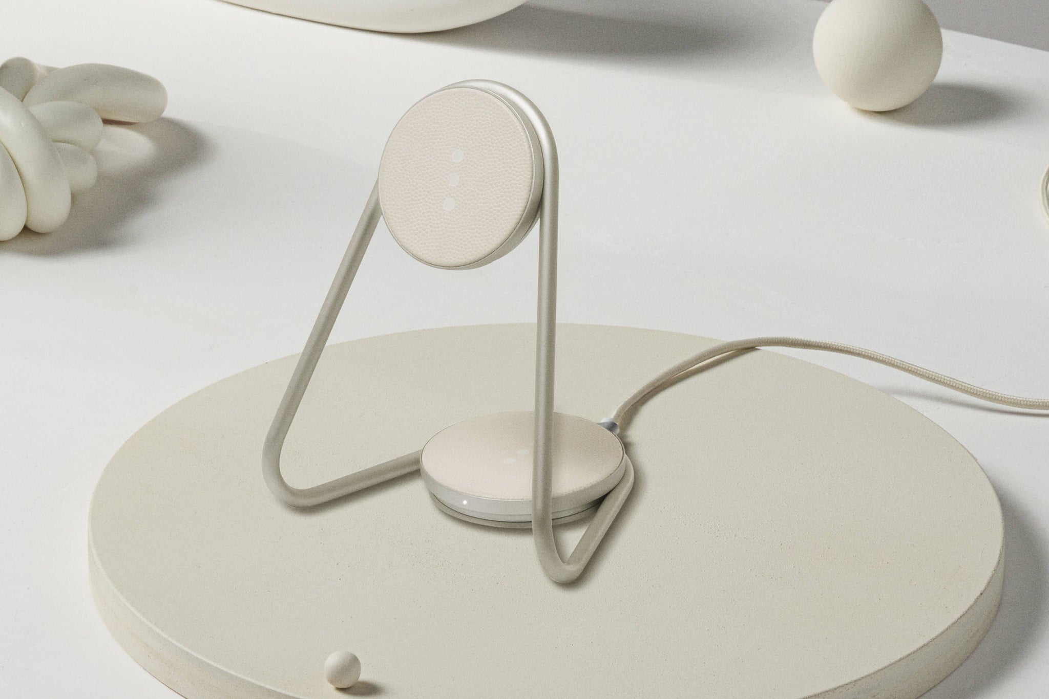 MAG:2 Leather Wireless Charger Stand - Saddle *