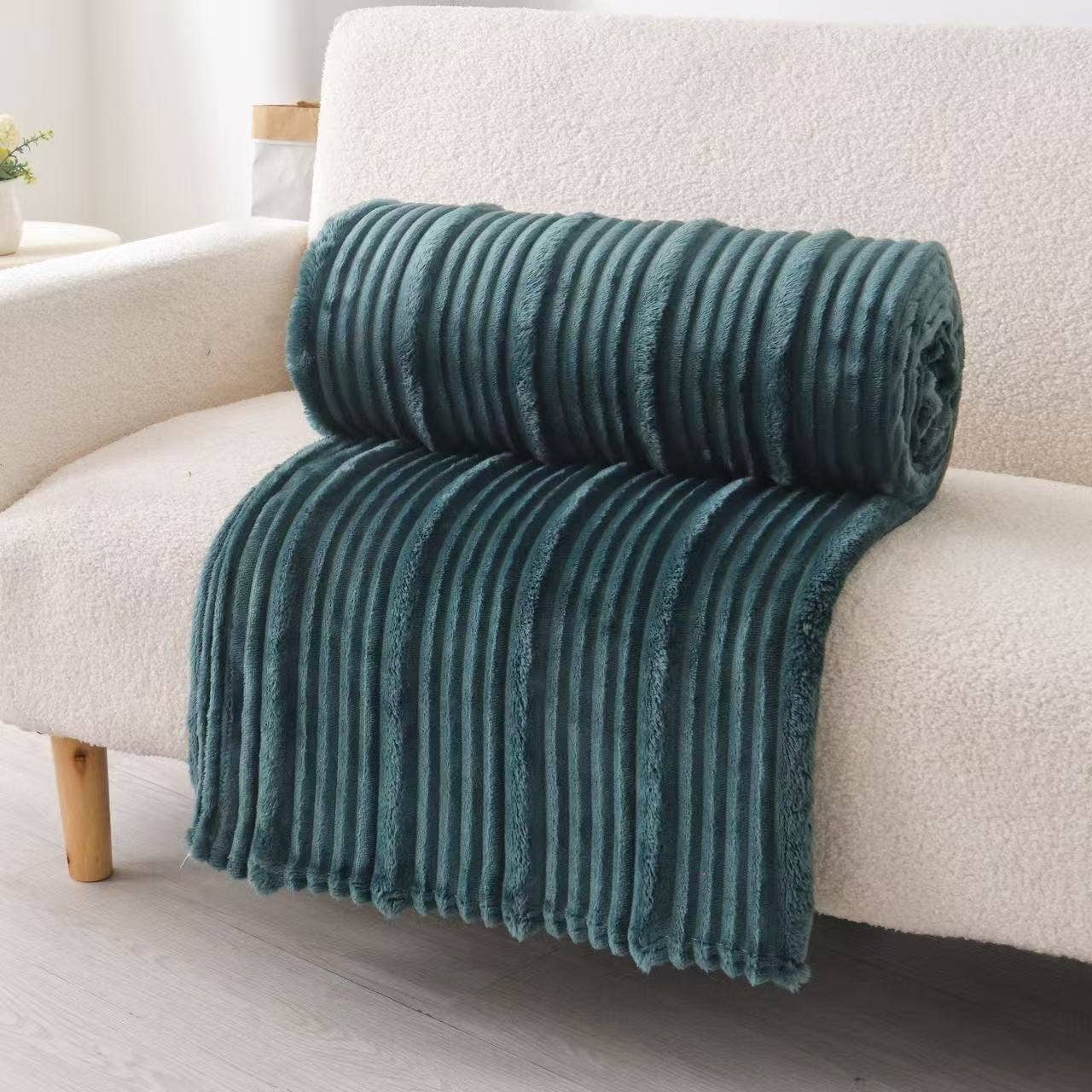 Plush Flunnel Throw – Ultra Soft Ribbed Blanket Texture *
