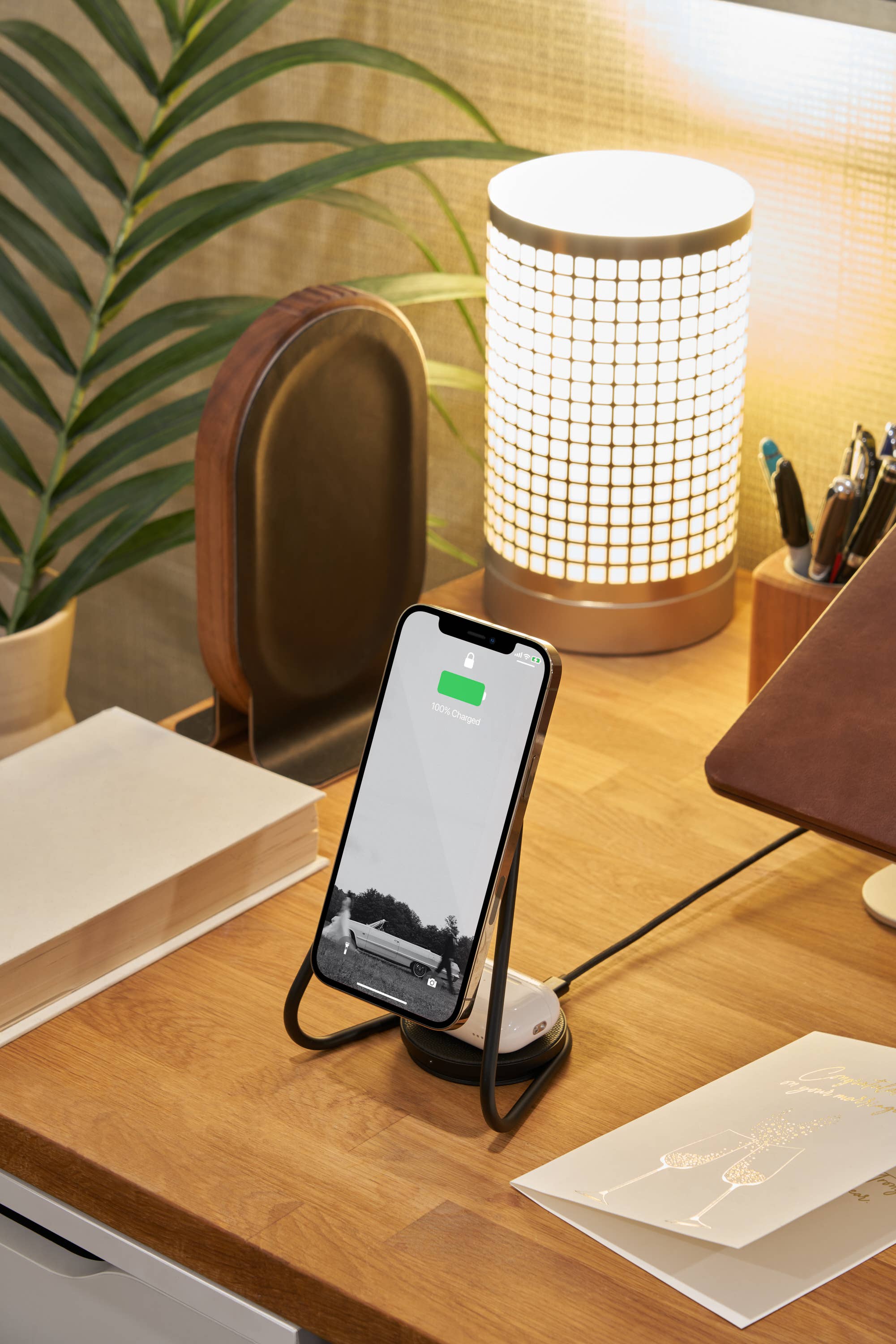 MAG:2 Leather Wireless Charger Stand - Saddle *