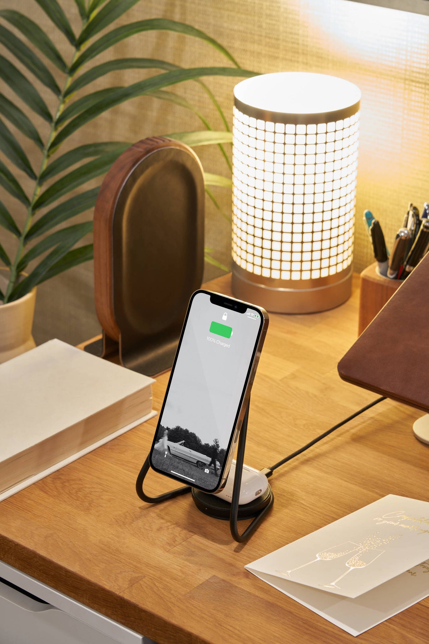 MAG:2 Leather Wireless Charger Stand - Bone *
