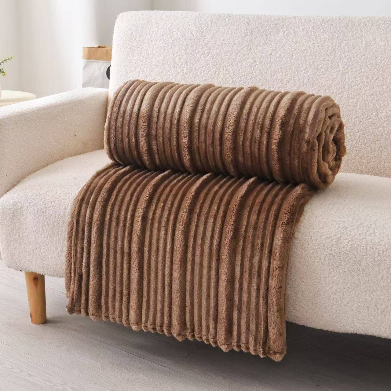 Plush Flunnel Throw – Ultra Soft Ribbed Blanket Texture *
