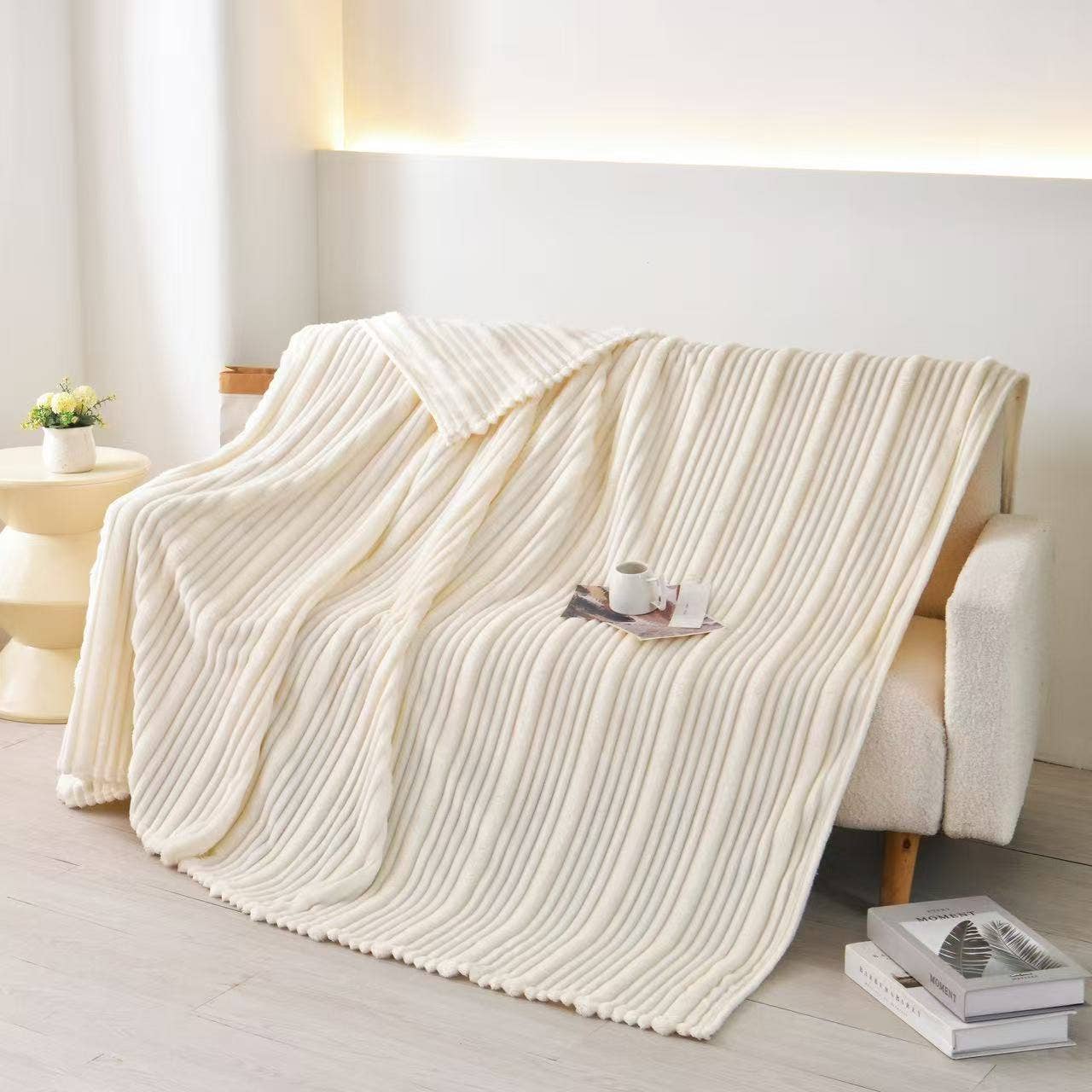 Plush Flunnel Throw – Ultra Soft Ribbed Blanket Texture *