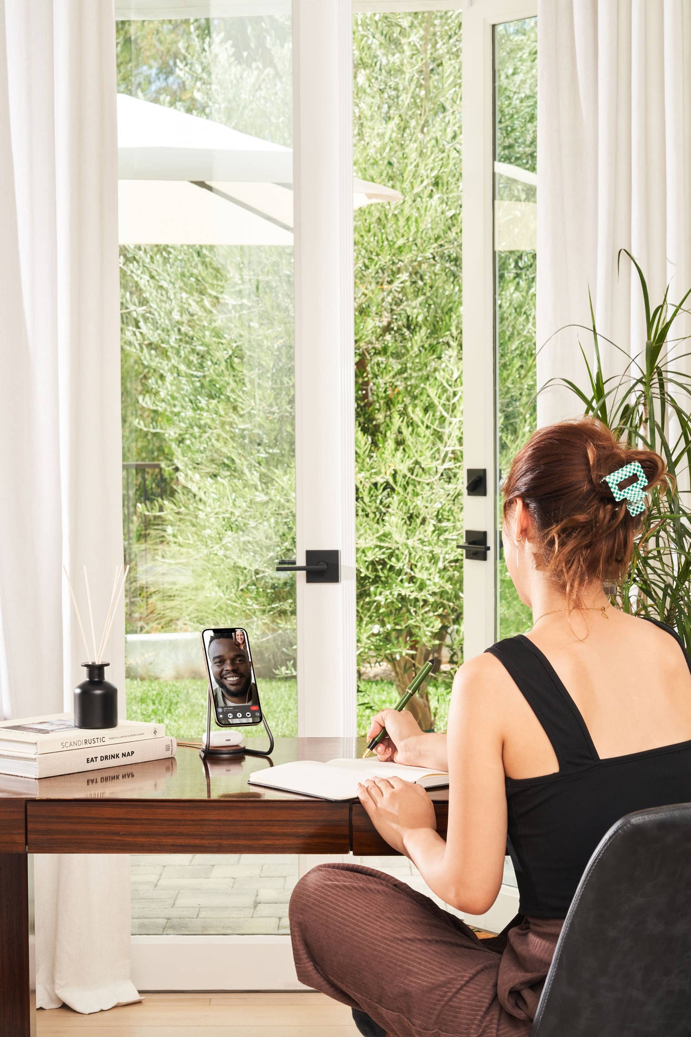 MAG:2 Leather Wireless Charger Stand - Saddle *