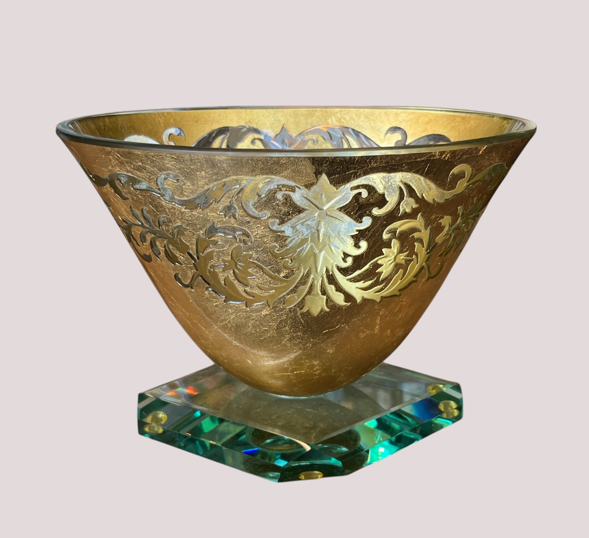 SIGNED VASE: VICTOR