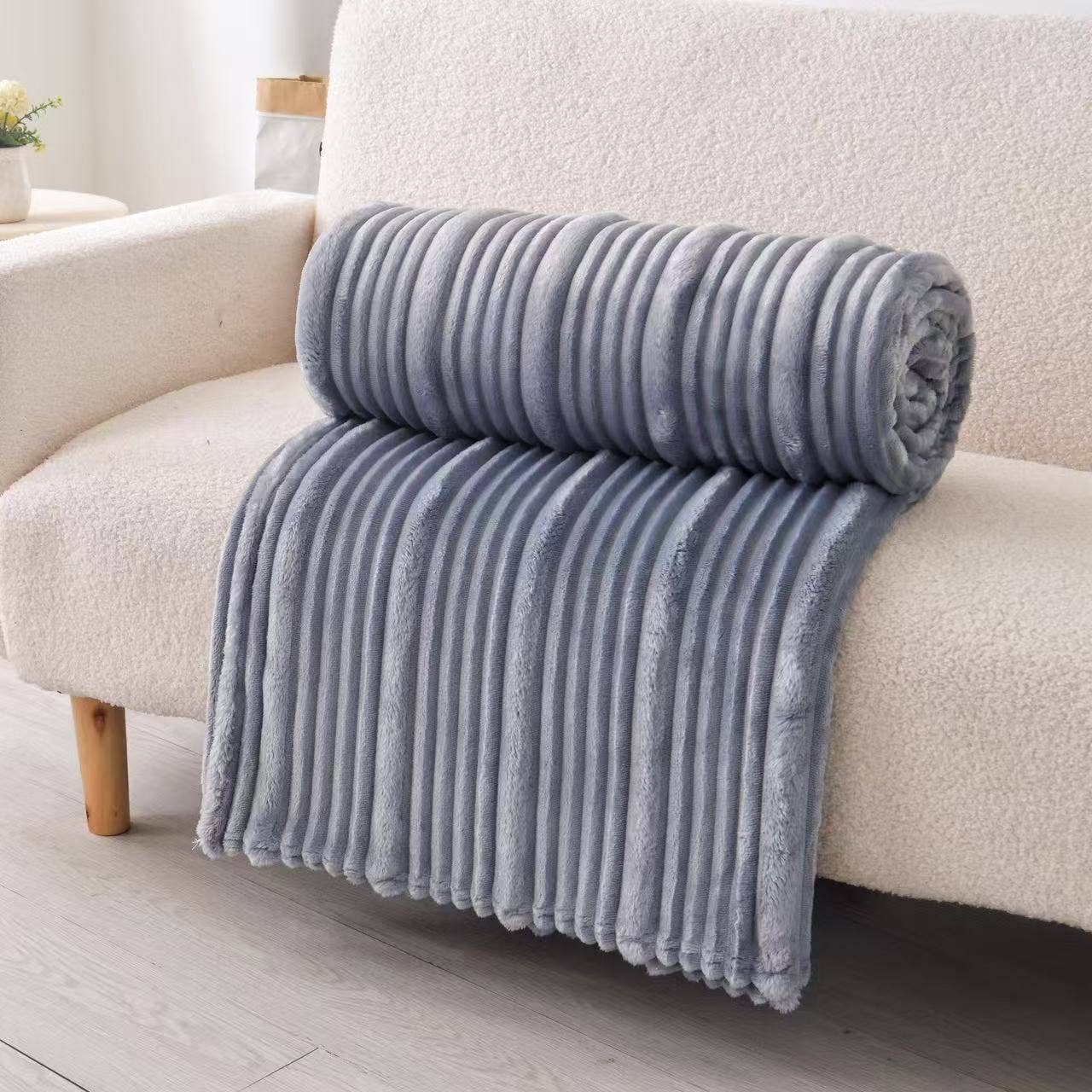 Plush Flunnel Throw – Ultra Soft Ribbed Blanket Texture *