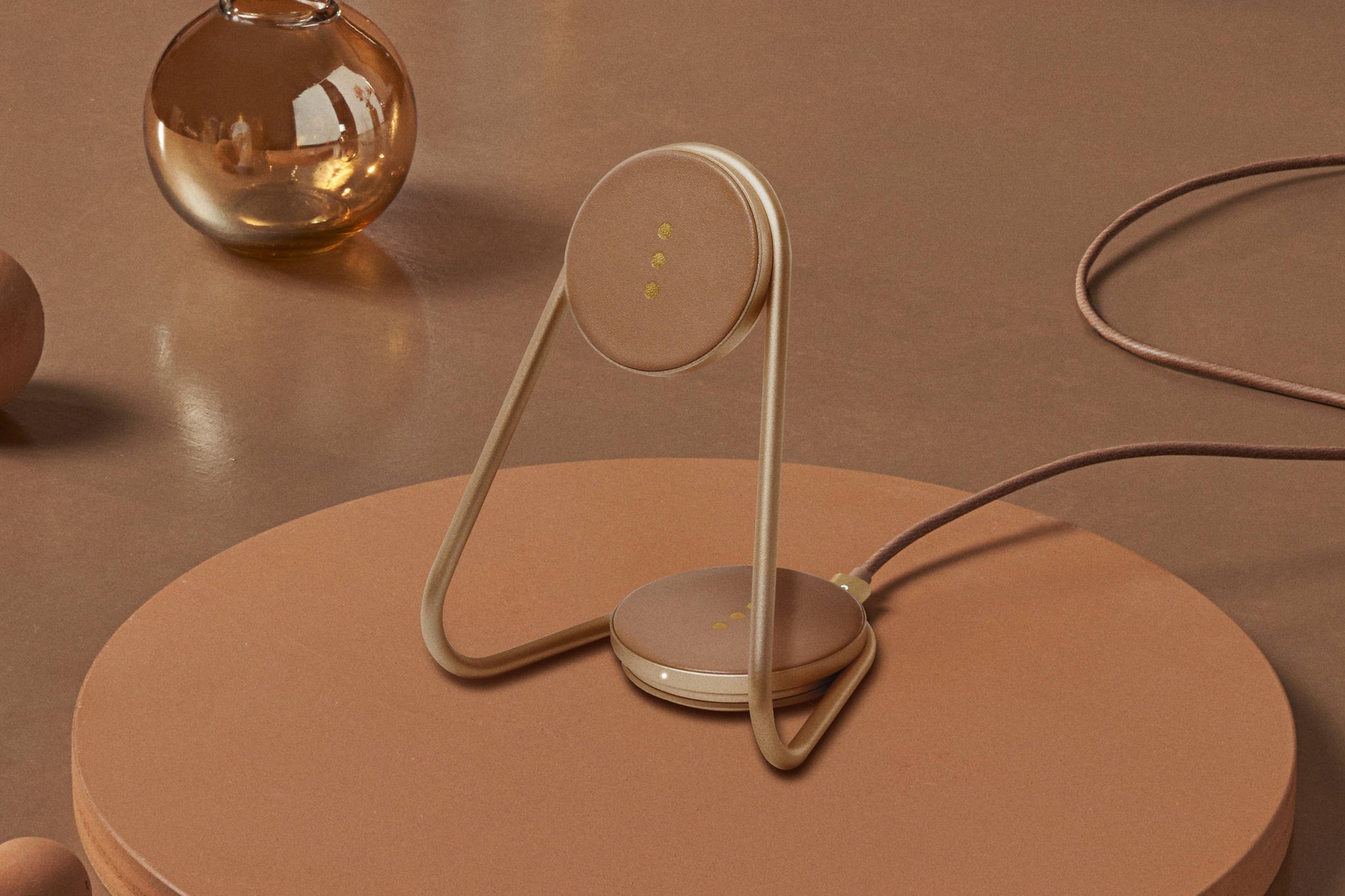 MAG:2 Leather Wireless Charger Stand - Bone *