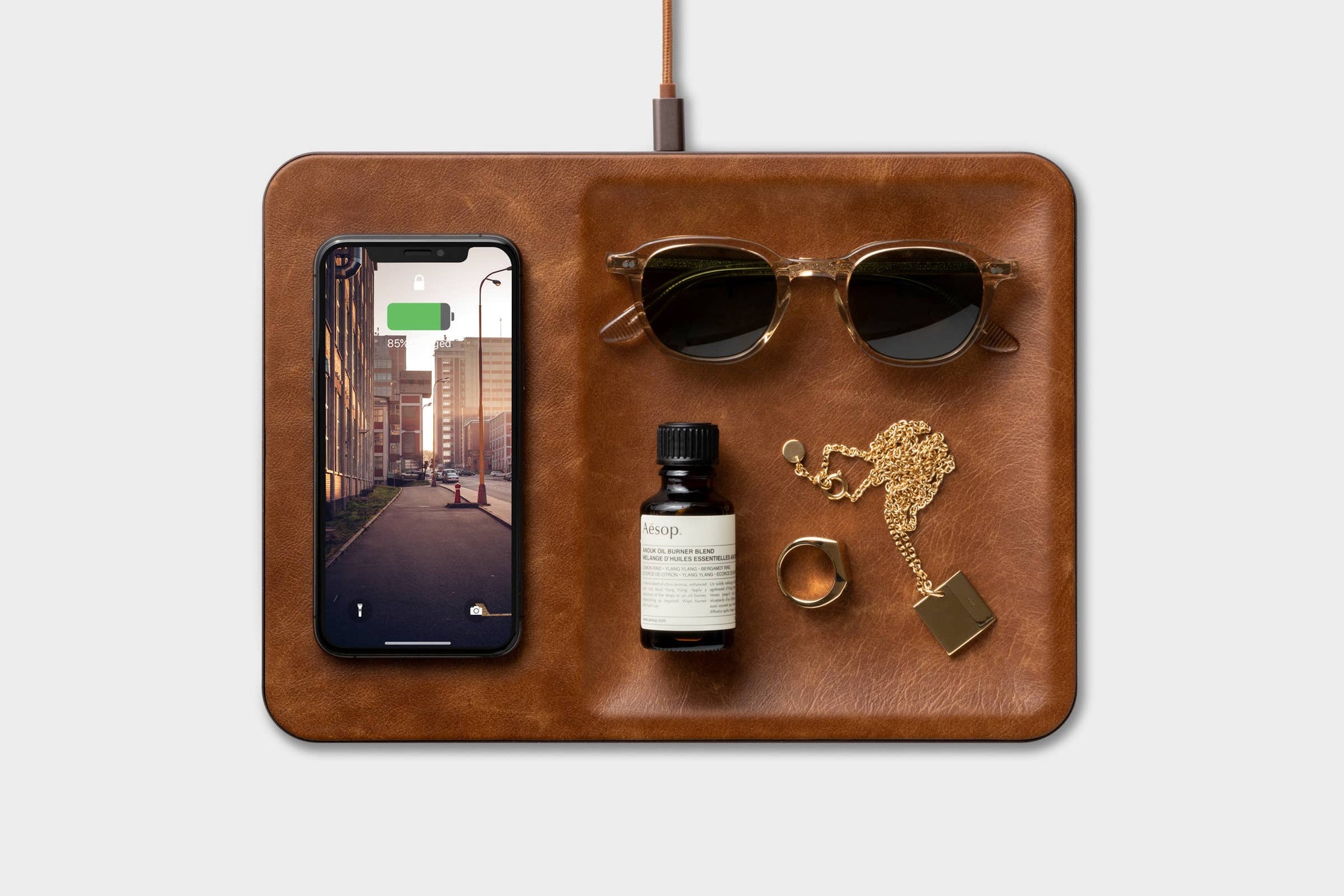 CATCH:3 - Classics Leather Wireless Charger with Valet Tray: Saddle *