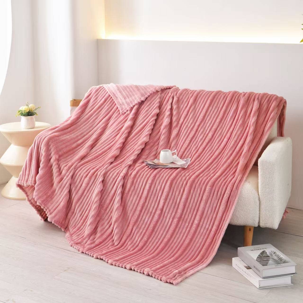 Plush Flunnel Throw – Ultra Soft Ribbed Blanket Texture *