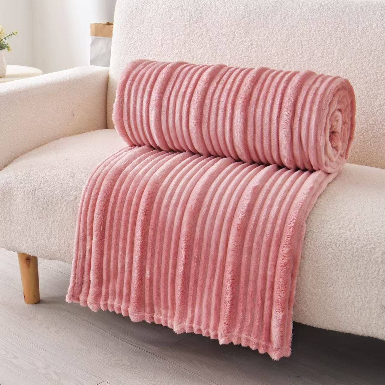 Plush Flunnel Throw – Ultra Soft Ribbed Blanket Texture *
