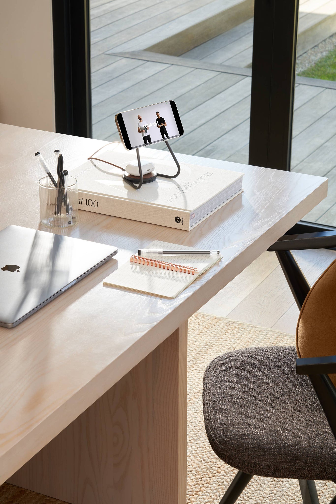 MAG:2 Leather Wireless Charger Stand - Bone *