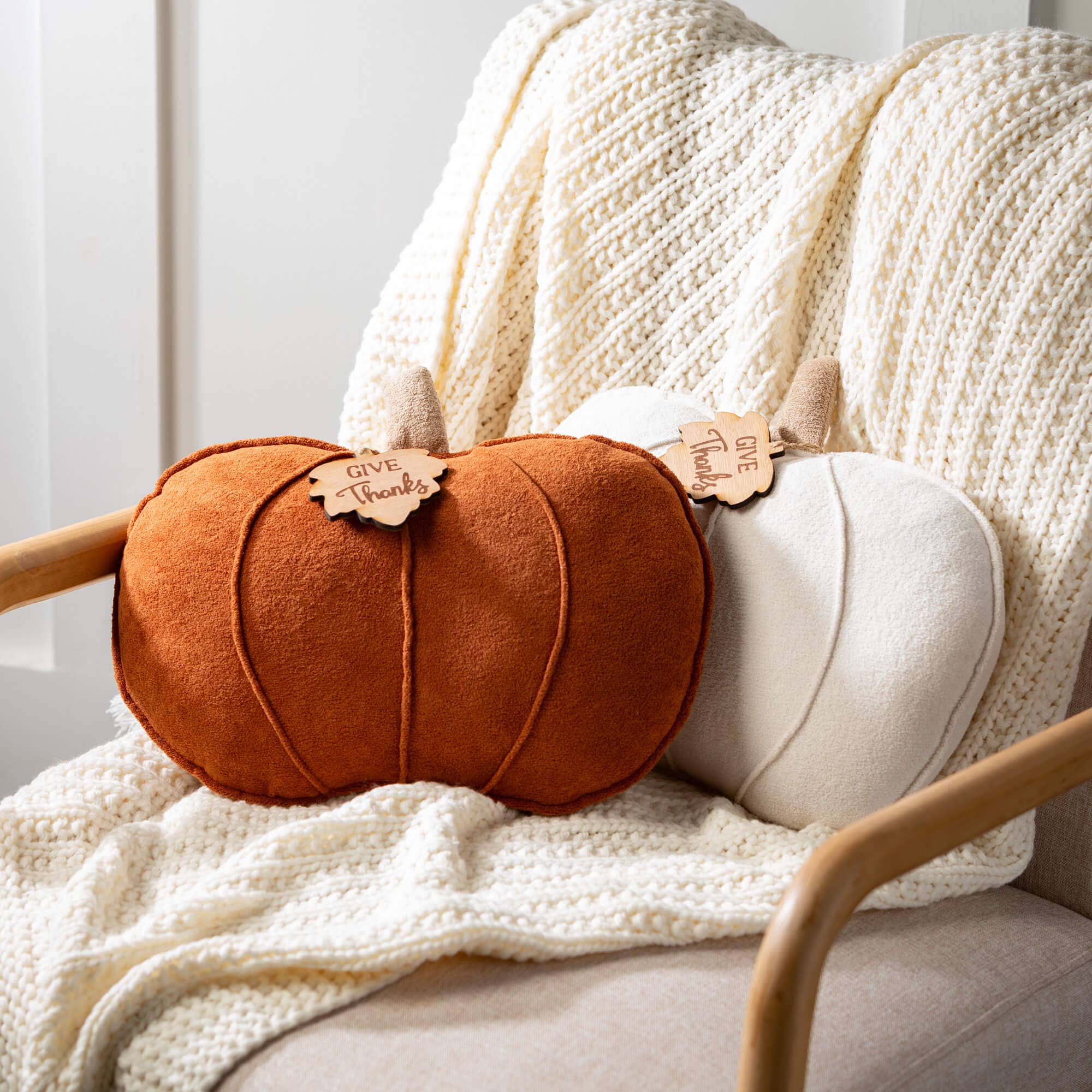 Pumpkin W/ Leaf Pillow *