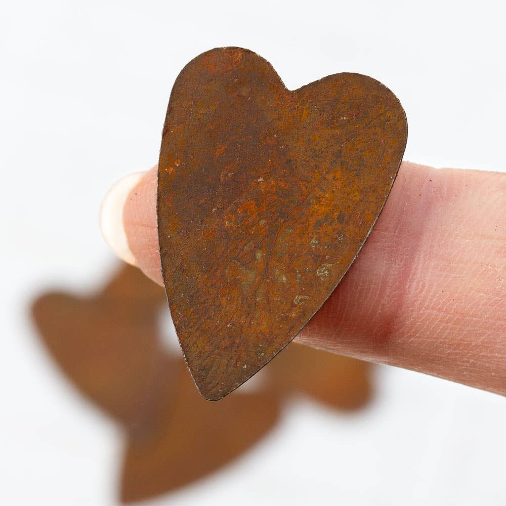 1" Rusty Tin Folk Hearts (Package of 100 pieces)